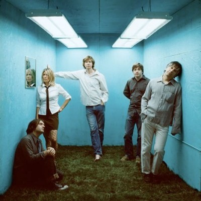O Sonic Youth mostra que está longe de parar, anunciando vários trabalhos diferentes. O Sonic Youth mostra que está longe de parar, anunciando vários trabalhos diferentes.