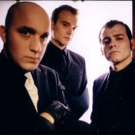 Alkaline Trio anuncia coletânea para comemorar os 15 anos de atividade da banda. Alkaline Trio anuncia coletânea para comemorar os 15 anos de atividade da banda.