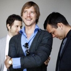 Daniel Kessler, Paul Banks e Sam Fogarino. Daniel Kessler, Paul Banks e Sam Fogarino.