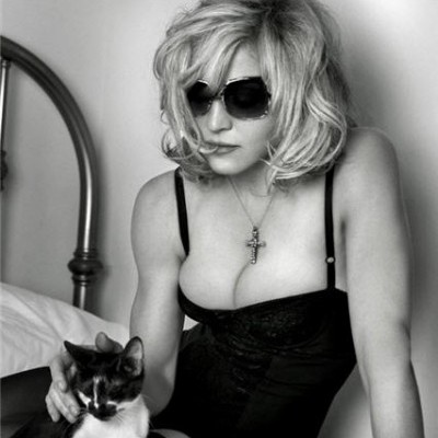 Madonna foi a artista mais tocada na última década no Reino Unido, batendo os Beatles e Robbie Williams Madonna foi a artista mais tocada na última década no Reino Unido, batendo os Beatles e Robbie Williams
