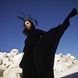 PJ Harvey faz parceria com o fotojornalista Seamus Murphy para dirigir os videos do seu novo trabalho PJ Harvey faz parceria com o fotojornalista Seamus Murphy para dirigir os videos do seu novo trabalho