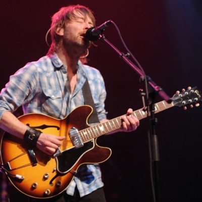 Lotus Flower, apresentada pela primeira vez pelo Radiohead no show beneficiente para o Haiti Lotus Flower, apresentada pela primeira vez pelo Radiohead no show beneficiente para o Haiti