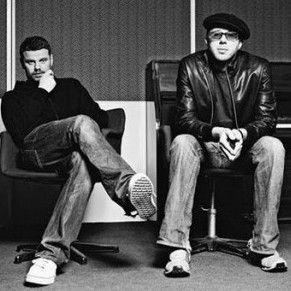 A dupla Tom Rowlands e Ed Simons, o The Chemical Brothers, lança em junho A dupla Tom Rowlands e Ed Simons, o The Chemical Brothers, lança em junho