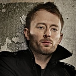 Thom Yorke faz cover de Love Will Tear Us Apart do Joy Division Thom Yorke faz cover de Love Will Tear Us Apart do Joy Division